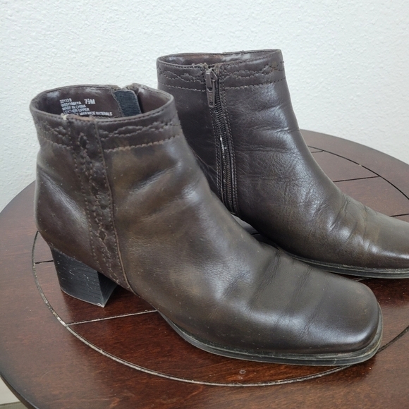 WHITE mountain ankle boots - Picture 2 of 7